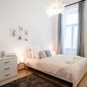  Apartamento Comfy, Renewed 3 Bedroom In Center