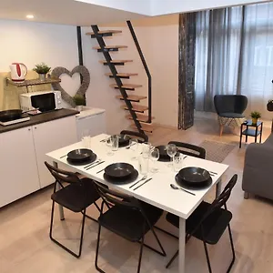  Apartamento The Apex Residences